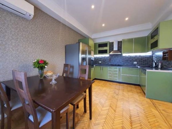 Tirane, jepet me qera apartament 2+1+A+BLK Kati 5, 80 m² 650 Euro (Qender)