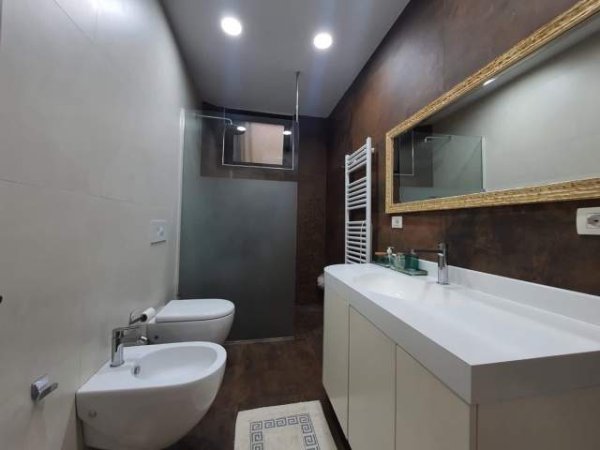Tirane, jepet me qera apartament 2+1+A+BLK Kati 5, 80 m² 650 Euro (Qender)