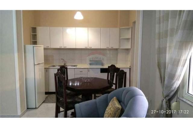 Tirane, jepet me qera apartament 2+1 Kati 4, 100 m² 450 Euro (TIRANA E RE)