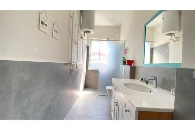 Tirane, jepet me qera apartament 2+1 92 m² 600 Euro (BLLOK)