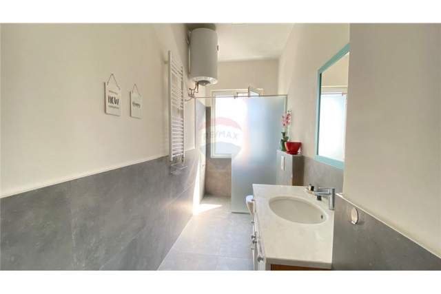 Tirane, jepet me qera apartament 2+1 92 m² 600 Euro (BLLOK)