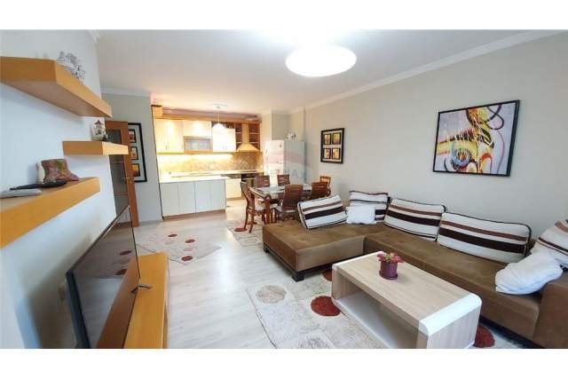 Tirane, jepet me qera apartament 2+1 Kati 3, 135 m² 900 Euro (rruga elbasanit)