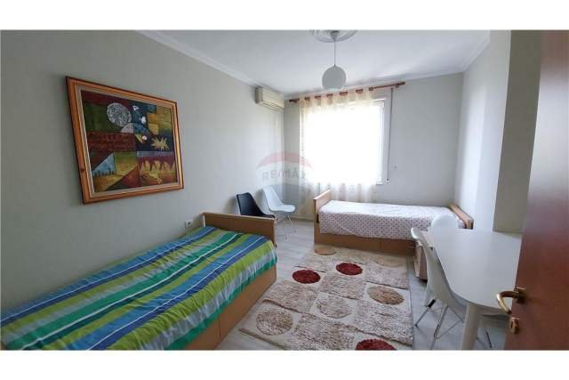 Tirane, jepet me qera apartament 2+1 Kati 3, 135 m² 900 Euro (rruga elbasanit)