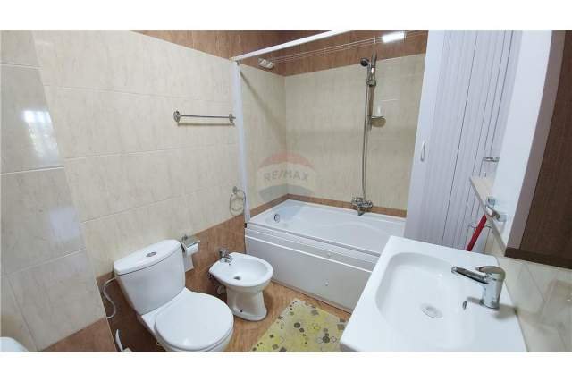 Tirane, jepet me qera apartament 2+1 Kati 3, 135 m² 900 Euro (rruga elbasanit)