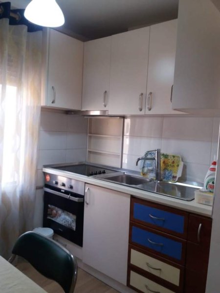Tirane, jepet me qera garsonier 1+1 Kati 5, 25 m² 300 Euro (Fortuzi)