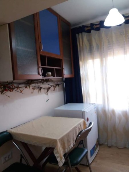 Tirane, jepet me qera garsonier 1+1 Kati 5, 25 m² 300 Euro (Fortuzi)