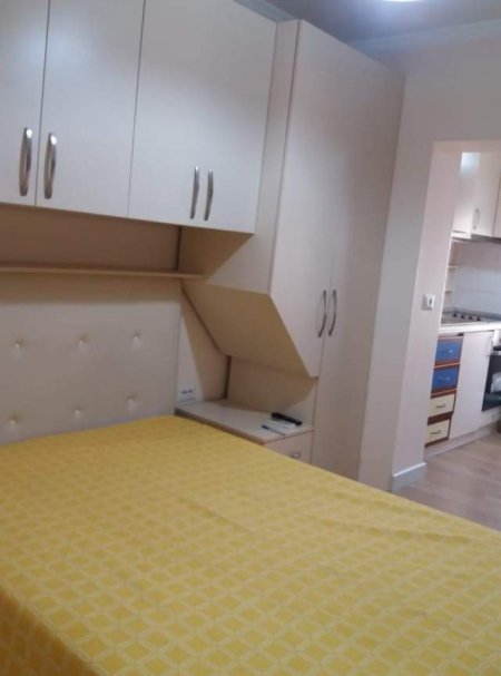 Tirane, jepet me qera apartament 1+1 Kati 5, 25 m² 300 Euro (maliq muco)
