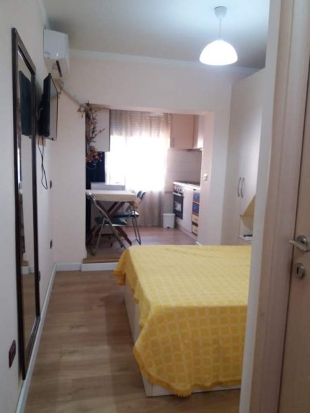 Tirane, jepet me qera garsonier 1+1 Kati 5, 25 m² 300 Euro (Fortuzi)