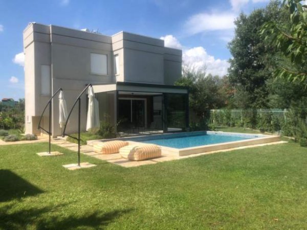 Berzhitë, jepet me qera Vilë 2 Katshe -  3.000 Euro (Berzhitë)