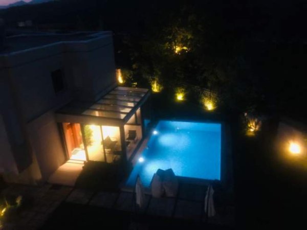 Berzhitë, jepet me qera Vilë 2 Katshe -  3.000 Euro (Berzhitë)