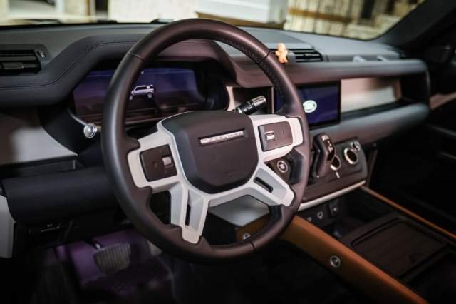 shes Land Rover LAND ROVER DEFENDER - 2.0 NAFTE - 2021