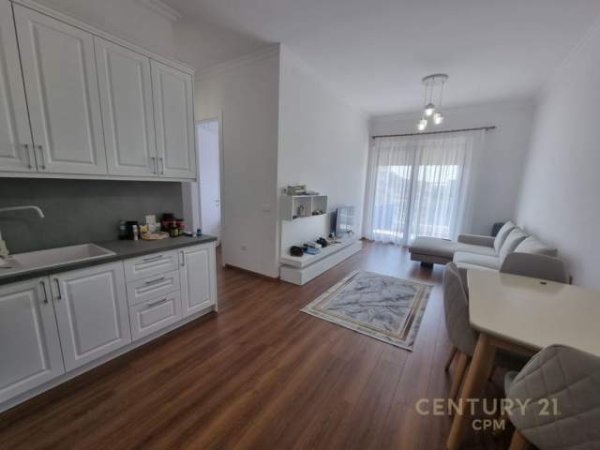 Tirane, jepet me qera apartament 1+1+BLK Kati 7, 650 Euro (rruga kavajes)