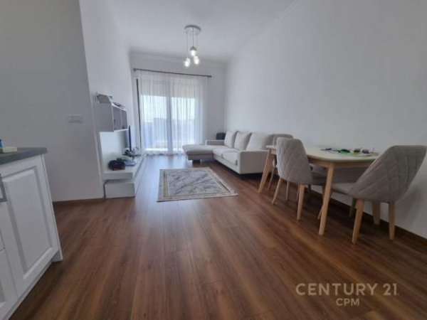 Tirane, jepet me qera apartament 1+1+BLK Kati 7, 650 Euro (rruga kavajes)