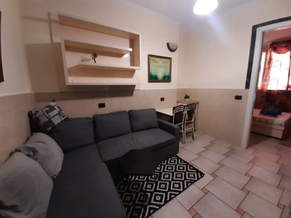 Tirane, jepet me qera apartament 1+1 Kati 2, 70 m² 398 € (5 Maj)