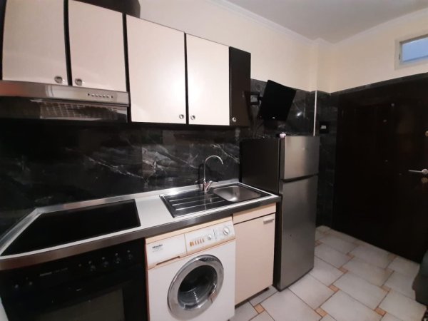 Tirane, jepet me qera apartament 1+1 Kati 2, 70 m² 398 € (5 Maj)