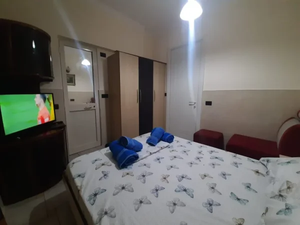 Tirane, jepet me qera apartament 1+1 Kati 2, 70 m² 398 € (5 Maj)