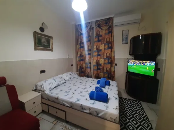 Tirane, jepet me qera apartament 1+1 Kati 2, 70 m² 398 € (5 Maj)