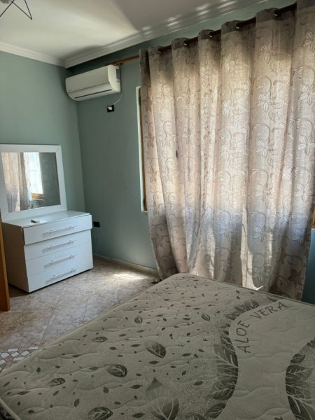 Tirane, jepet me qera apartament 2+1+Ballkon Kati 2, 90 m² 500 € (Selvia , prane viles gold)