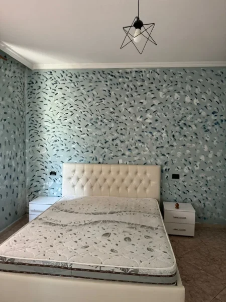 Tirane, jepet me qera apartament 2+1+Ballkon Kati 2, 90 m² 500 € (Selvia , prane viles gold)