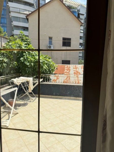 Tirane, jepet me qera apartament 2+1+Ballkon Kati 2, 90 m² 500 € (Selvia , prane viles gold)