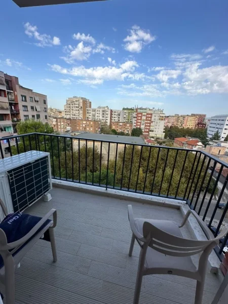 Tirane, jepet me qera apartament 2+1 Kati 6, 100 m² 700 € (Ali Dem)