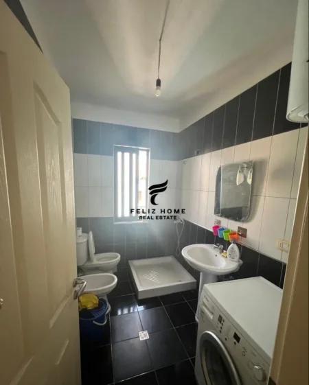 Tirane, jepet me qera apartament 2+1+Ballkon Kati 7, 100 m² 500 € (YZBERISHT)