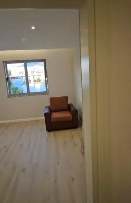 Tirane, jepet me qera apartament 2+1 Kati 3, 78 m² 600 € (Rruga Sadik Petrela)