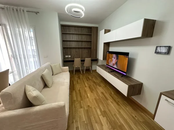 Tirane, jepet me qera apartament 2+1 Kati 6, 100 m² 700 € (Ali Dem)