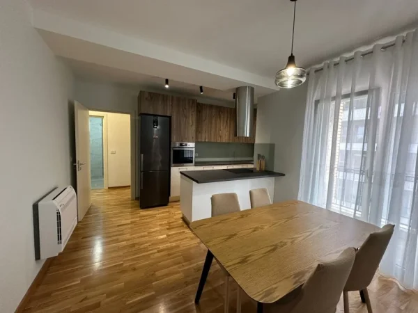 Tirane, jepet me qera apartament 2+1 Kati 6, 100 m² 700 € (Ali Dem)