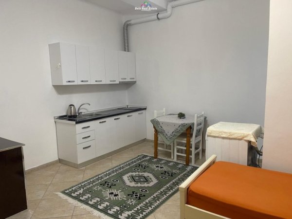 Shqiperi, jepet me qera garsonier 1+1 Kati 1, 27 m² 270 € (ali demi)