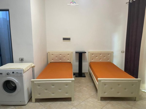 Shqiperi, jepet me qera garsonier 1+1 Kati 1, 27 m² 270 € (ali demi)