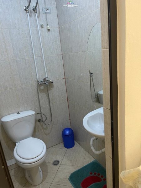 Shqiperi, jepet me qera garsonier 1+1 Kati 1, 27 m² 270 € (ali demi)