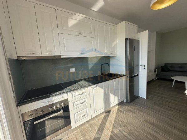 Tirane, jepet me qera apartament 2+1+Aneks+Ballkon Kati 5, 98 m² 500 € (Unaza e Re)
