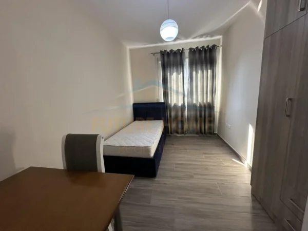 Tirane, jepet me qera apartament 2+1+Aneks+Ballkon Kati 5, 98 m² 500 € (Unaza e Re)