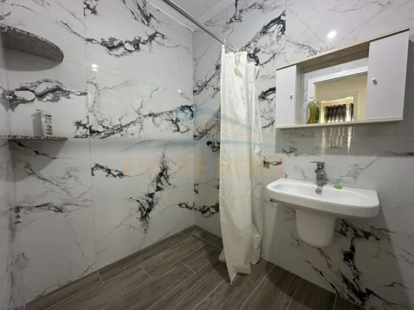 Tirane, jepet me qera apartament 2+1+Aneks+Ballkon Kati 5, 98 m² 500 € (Unaza e Re)