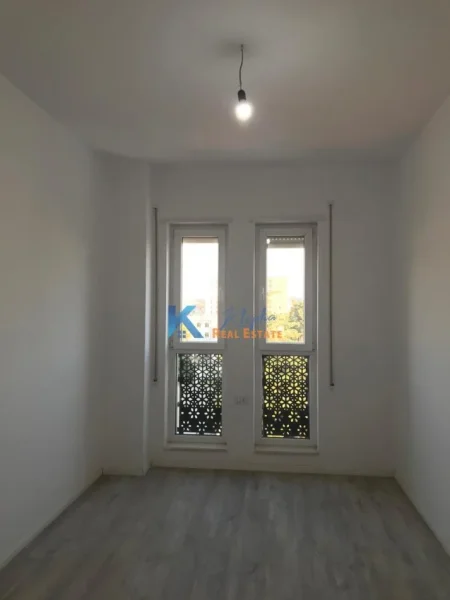 Tirane, jepet me qera zyre Kati 4, 85 m² 450 € (Rruga e Dibres, mbi QSUT)