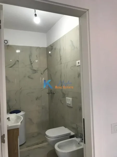 Tirane, jepet me qera zyre Kati 4, 85 m² 450 € (Rruga e Dibres, mbi QSUT)