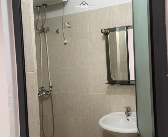 Tirane, jepet me qera garsonier 1+1 Kati 1, 29 m² 270 € (ali demi)