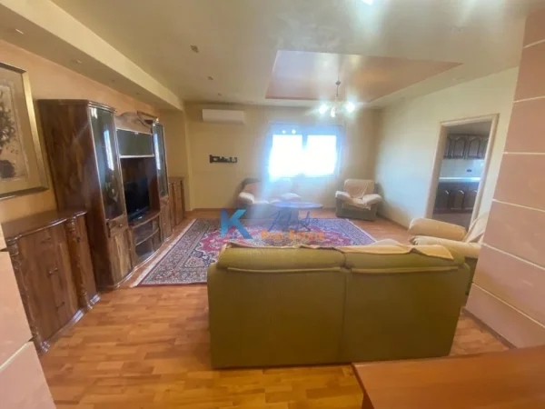 Tirane, jepet me qera apartament 3+1 Kati 12, 175 m² 600 € (Maternitetit te Ri)
