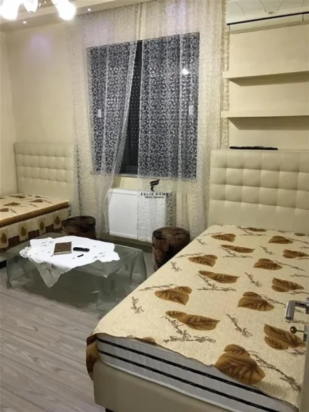 Tirane, jepet me qera Vile 3 Katshe Kati 4, 580 m² 1.200 € (INSTITUT)