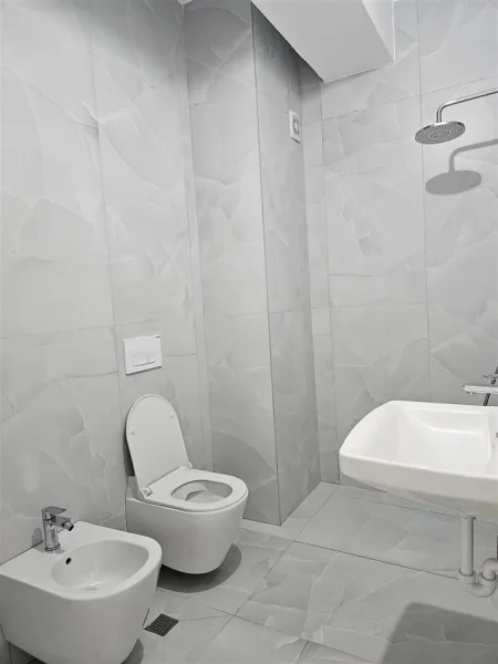 Tirane, jepet me qera apartament 1+1+Ballkon Kati 7, 61 m² 450 € (Ali Dem rezidenca Kaimi.)