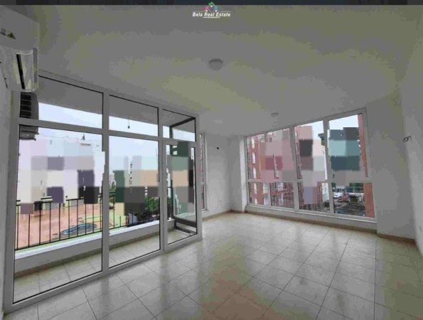 Tirane, jepet me qera zyre Kati 3, 60 m² 400 € (Bulevardi Zogu I Pare)