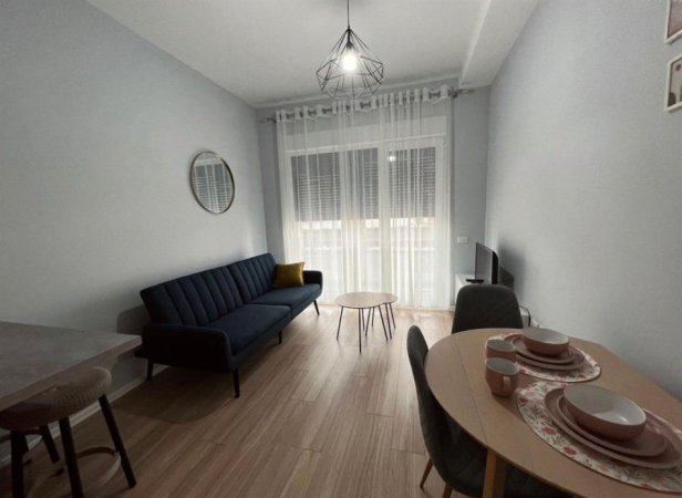 Tirane, jepet me qera apartament 1+1+Ballkon Kati 2, 65 m² 55 € (21 Dhjetori kompleksi Magnet.)