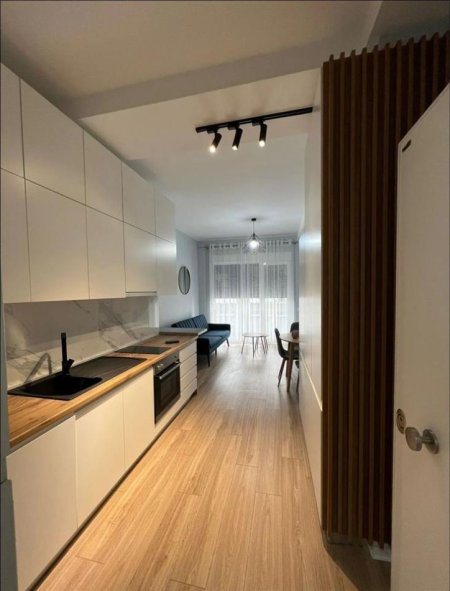 Tirane, jepet me qera apartament 1+1+Ballkon Kati 2, 65 m² 55 € (21 Dhjetori kompleksi Magnet.)