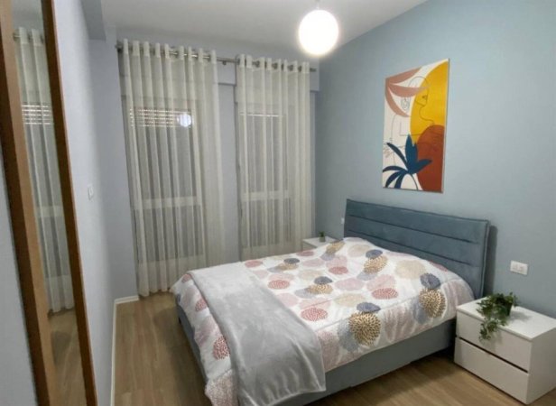 Tirane, jepet me qera apartament 1+1+Ballkon Kati 2, 65 m² 55 € (21 Dhjetori kompleksi Magnet.)