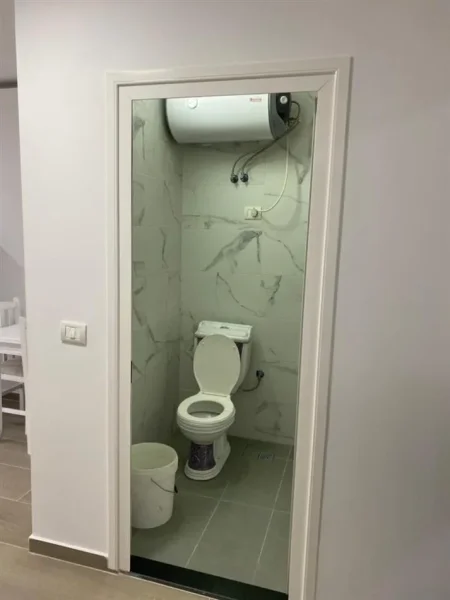 Tirane, jepet me qera apartament 2+1 Kati 1, 55 m² 400 € (Rruga Niko Avrami)