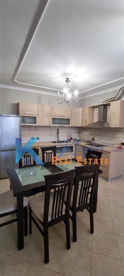 Tirane, jepet me qera apartament 3+1 Kati 5, 115 m² 750 € (21 Dhjetori, afer Supermarket Joena)