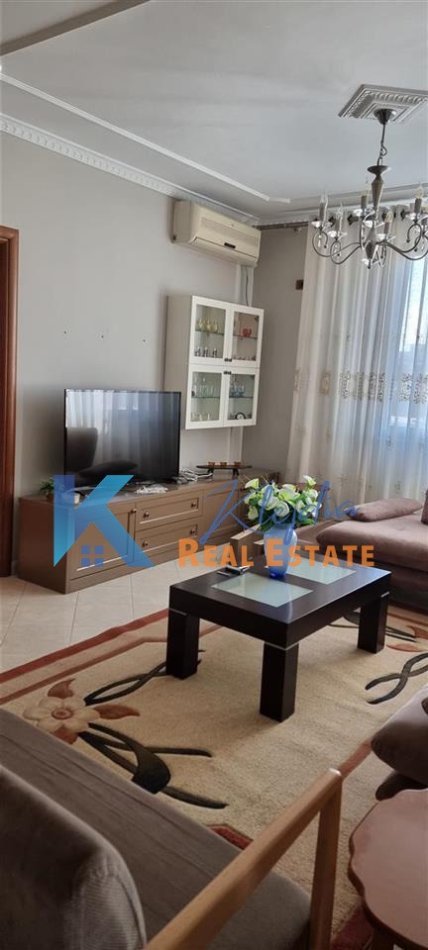 Tirane, jepet me qera apartament 3+1 Kati 5, 115 m² 750 € (21 Dhjetori, afer Supermarket Joena)