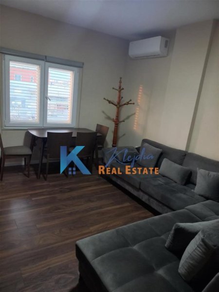 Tirane, jepet me qera apartament 1+1 Kati 6, 55 m² 370 € (Ali Dem, afer Shkolles 1 Maji)