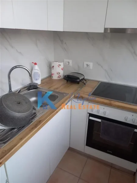 Tirane, jepet me qera apartament 1+1 Kati 6, 55 m² 370 € (Ali Dem, afer Shkolles 1 Maji)